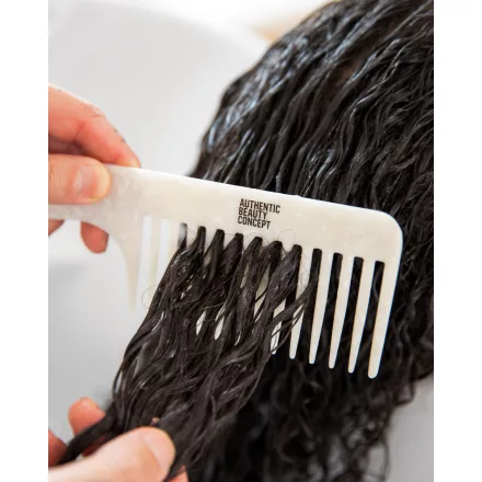 Authentic Beauty Concept Nagy fogú nyeles fésű